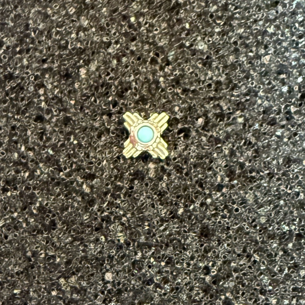 BVLA white gold and turquoise stud
